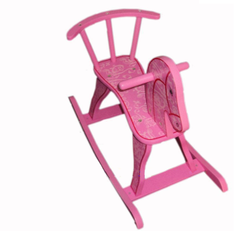 Ngựa gỗ bập bênh màu hồng